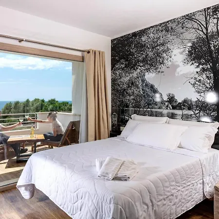 Konukevi Blue Bay 4*